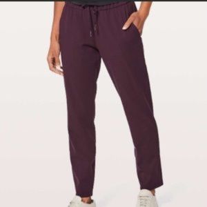 LULULEMON ON THE FLY 7/8 PANT MAROON